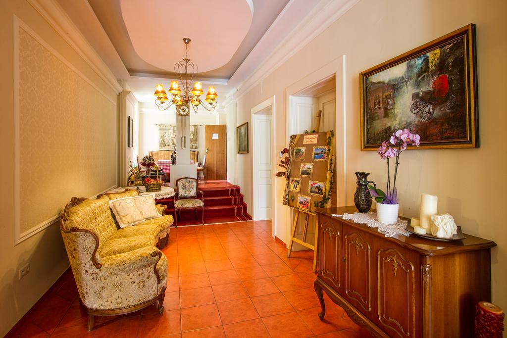 Hotel *** Plauter Kuria Veľký Meder Exteriér fotografie
